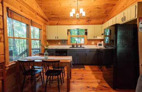 Cherry Log House | Secluded 4WD Getaway with Mountain Views and Hot Tub