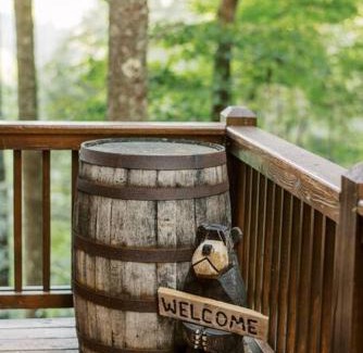 Cherry Log House | Secluded 4WD Getaway with Mountain Views and Hot Tub