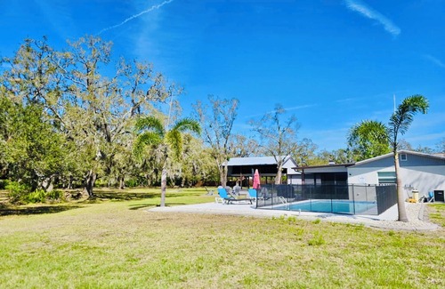 Braden River House | Secluded 5 Acre Family-Friendly Escape