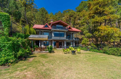 Kasauli Villa | Secluded, 5 Bedroom Villa With Open Deck And Scenic Views