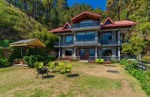 Kasauli Villa | Secluded, 5 Bedroom Villa With Open Deck And Scenic Views