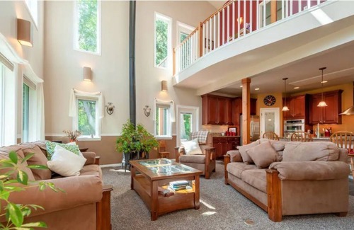 Lummi Island Cottage | Secluded 5BD Cozy PNW Cottage w/ Beach Access!