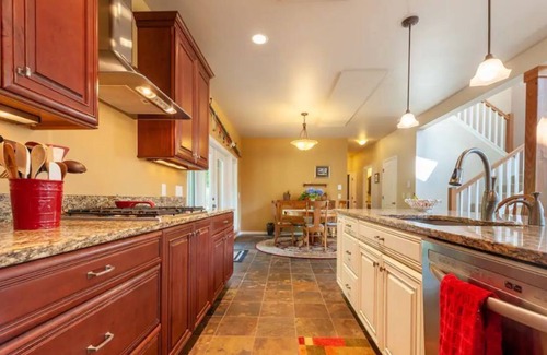 Lummi Island Cottage | Secluded 5BD Cozy PNW Cottage w/ Beach Access!