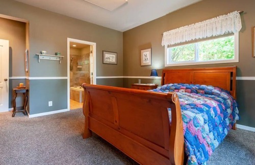 Lummi Island Cottage | Secluded 5BD Cozy PNW Cottage w/ Beach Access!