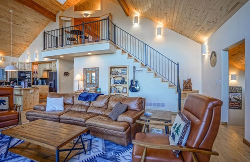 Angel Fire Cabin | Secluded Angel Fire Cabin w/Amazing Views, Hot Tub & Fiber Internet