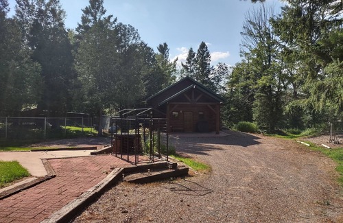 Chetek Cabin | Secluded cabin in the woods-UTV, hunting, fishing, pet friendly