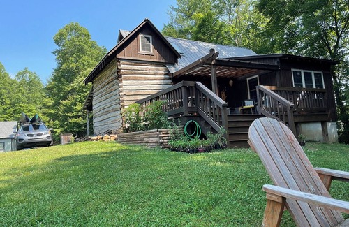 State Road Cabin | Secluded Cabin on Beautiful Riverside Farm