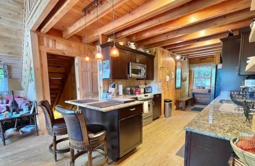 Huletts Landing Cabin | Secluded Cabin w/ Lake Access & Panoramic Views
