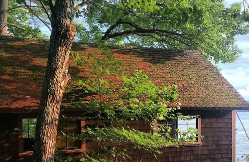 Raymond House | Secluded Classic Lakefront Cottage