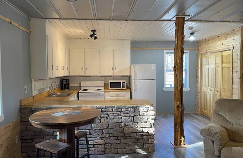 Batesburg Cabin | Secluded Cottage on a Pond in Aiken County-Book now for Master's