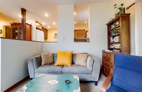 Waitsfield Condo | Secluded condo with heated pool, tennis, sauna, gas stove, BBQ area