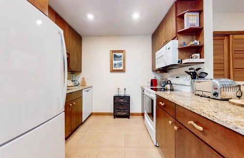 Waitsfield Condo | Secluded condo with heated pool, tennis, sauna, gas stove, BBQ area
