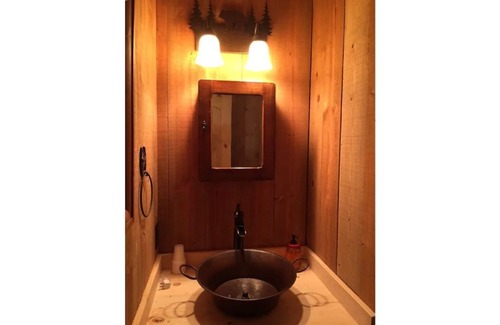 Lewis Cabin | Secluded Cozy Cabin in the Forest