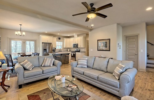 Dahlonega House | Secluded Creekside Cabin Heart of Dahlonega Wine, Weddings, and Adventure