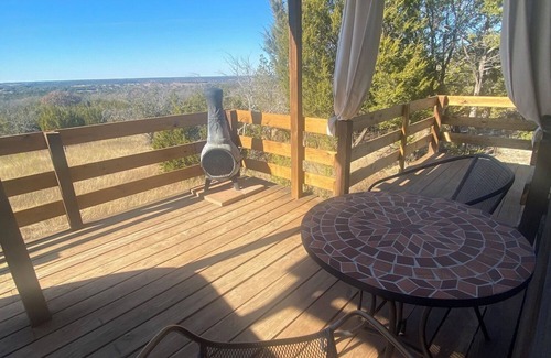 Paluxy Cabin | Secluded Escape with scenic views & hot tub