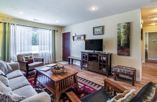 Orick Cabin | Secluded, Family-Friendly Cabin w/Back Deck, Gas Grill, Free WiFi, Mountain View