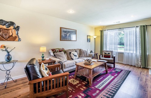 Orick Cabin | Secluded, Family-Friendly Cabin w/Back Deck, Gas Grill, Free WiFi, Mountain View