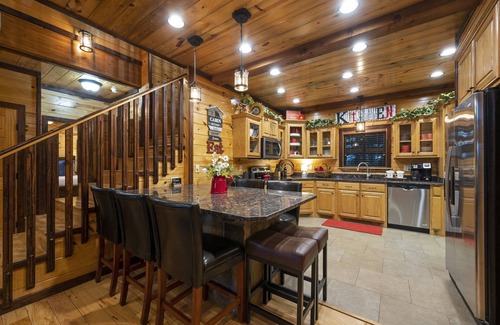 Broken Bow Cabin | Secluded Family Fun! Mountain Cabin w/PoolTable, HotTub, Firepit, Spa BathTub