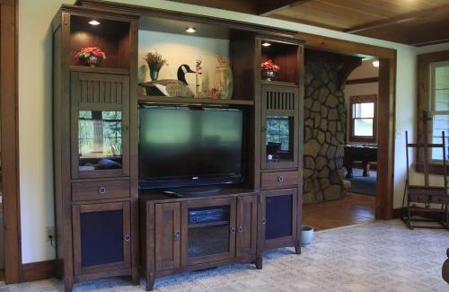 Dennison House | Secluded Family Retreat