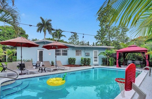 Middle River Terrace House | Secluded Family Oasis w/ Pool - 9 min from beach!