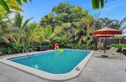 Middle River Terrace House | Secluded Family Oasis w/ Pool - 9 min from beach!