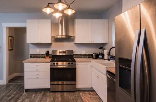 Vancouver House | Secluded Gem 3bd/2Bth w/Hot Tub, AC, & Self Check In