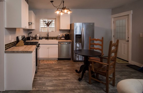 Vancouver House | Secluded Gem 3bd/2Bth w/Hot Tub, AC, & Self Check In