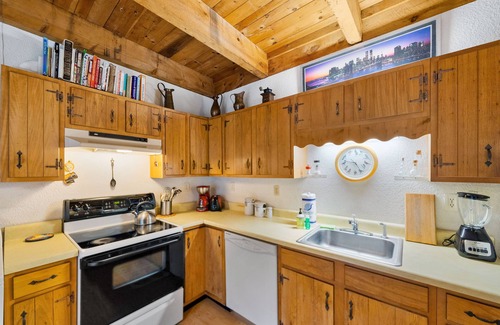 Chestertown Condo | Secluded gem with forest view, beach access & W/D