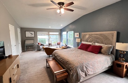 Gold Beach House | Secluded getaway 5 minutes from salmon fishing, kayaking, and whale watching!