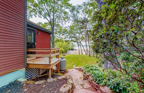 Harpswell House | Secluded getaway on the sound with high-speed WiFi, deck & full kitchen