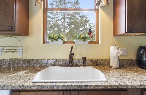 Blue Eye House | Secluded Home- Mountain Estate with Stunning Lake Views & Cleared Trail to water!