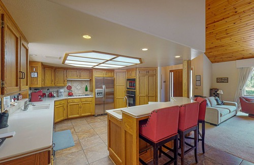Ahwahnee House | Secluded home near Yosemite & Bass Lake with private hot tub & mountain views