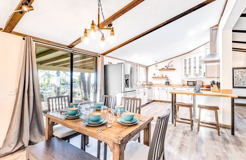 Joshua Tree Highlands House | Secluded home on 5 acres with stunning views, fast WiFi, grill, & screened patio