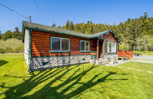 Orick House | Secluded Home w/Mountain Views, Private Deck, W/D, Gas Grill, and Shared Firepit