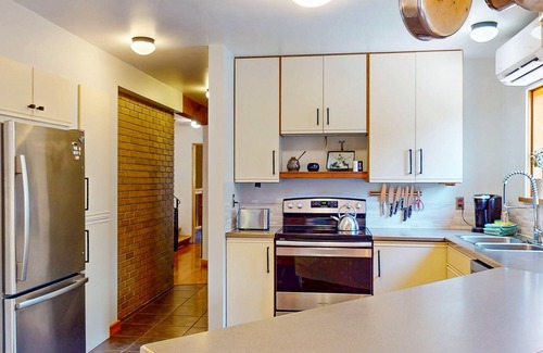 Christina Lake House | Secluded home with gazebo, BBQ & walking distance to beach