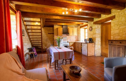 Borreze Cottage | Secluded House with Terrace, Close to Sarlat, Pool Access, Pet-Friendly, Baby Gear Included