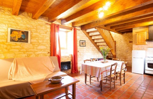 Borreze Cottage | Secluded House with Terrace, Close to Sarlat, Pool Access, Pet-Friendly, Baby Gear Included