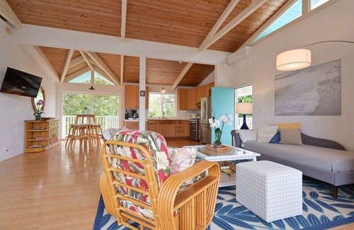 Kapoho Apartment | Secluded Jungle Penthouse with Rooftop Observation Deck