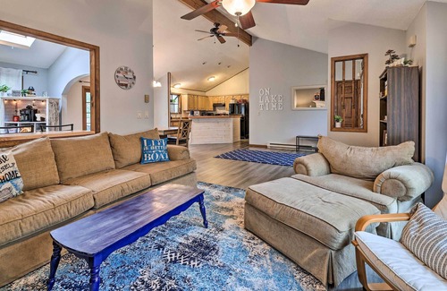 Greentown Cottage | Secluded Lake Ariel Hideaway w/ Deck & Pool Access