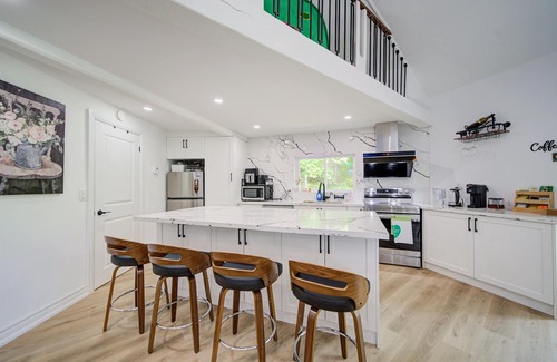 Wollaston House | Secluded Lake Retreat | Starlink | Night Sky Views