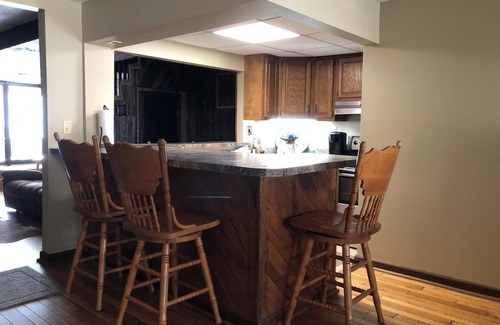 Campton Cabin | Secluded Large Group Cabin with a hot tub and wi-fi