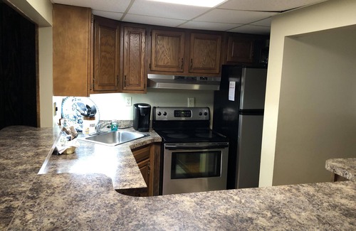 Campton Cabin | Secluded Large Group Cabin with a hot tub and wi-fi