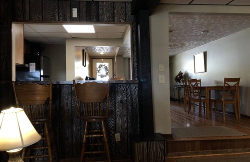 Campton Cabin | Secluded Large Group Cabin with a hot tub and wi-fi