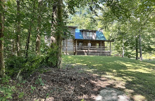 Stanton Cabin | Secluded Large Group Authentic Cabin with fishing, a hot tub and wi-fi