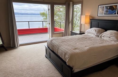 Seahurst House | Secluded Low Bank Beach Front near Seattle