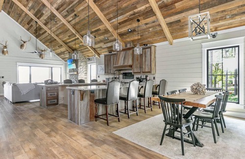 Farmerville House | Secluded Luxe Cabin| FirePit & Kayaks | Boathouse