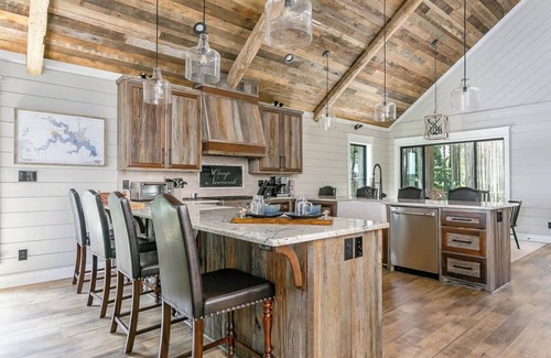 Farmerville House | Secluded Luxe Cabin| FirePit & Kayaks | Boathouse
