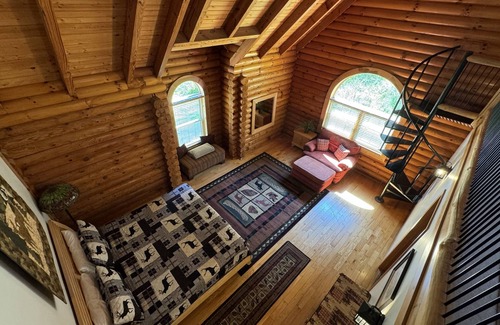 Logan Cabin | Secluded Luxury Lodge overlooking private 57 acre in Hocking Hills Region