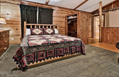 Sylvan Shores Cabin | Secluded Luxury Cabin in the woods