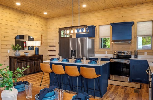 Sevierville Cabin | Secluded New Luxe Cabin Views Pool Hot Tub 5 King Beds Sleeps 20